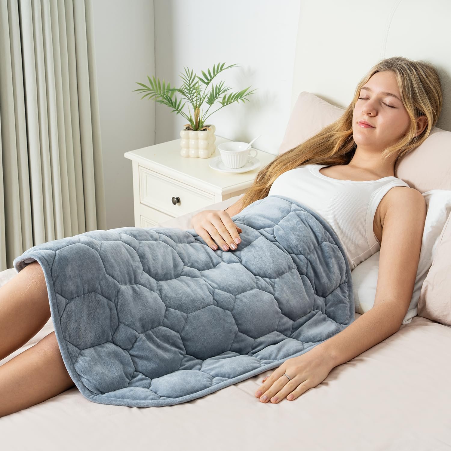Wemore Weighted Lap Blanket 7lbs for Adults, Small Weighted Blanket Throw for Travel, Soft Weighted Lap Pad for Relaxation, Calming, Napping and Sleeping, Machine Washable, Light Grey 29″ x 24″